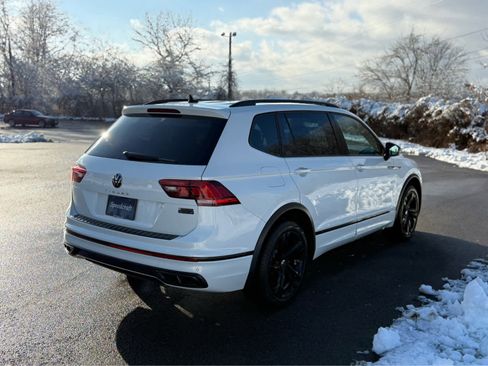 Certified 2023 Volkswagen Tiguan SE R-Line image 7
