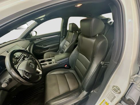 Used 2018 Honda Accord Sport image 13