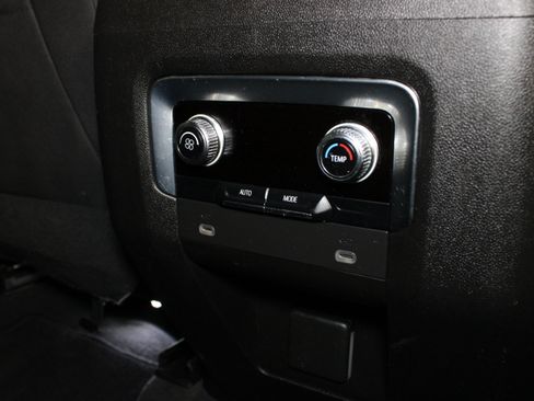 Used 2023 GMC Yukon SLE AWD/4WD image 18