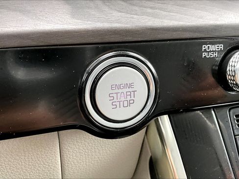 Used 2023 Kia Carnival EX FWD image 31