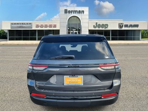 Certified 2022 Jeep Grand Cherokee Altitude AWD/4WD image 6