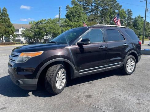Used 2013 Ford Explorer XLT FWD image 4
