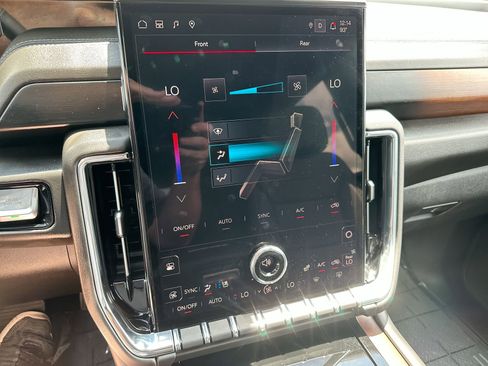 Certified 2025 GMC Yukon XL Denali w/ Sun & Power Step Package image 19