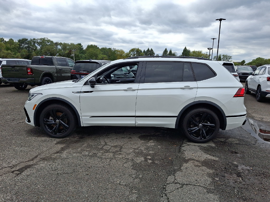 Used 2023 Volkswagen Tiguan SE R-Line AWD/4WD image 7