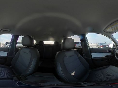 Used 2025 Chevrolet Trax LT image 42