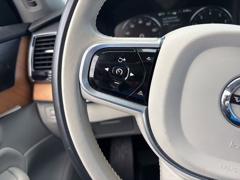 Used 2022 Volvo XC90 T6 Momentum w/ Advanced Package image 23