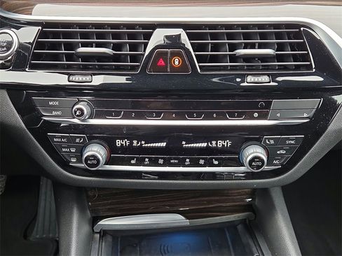 Used 2023 BMW 530e xDrive image 13