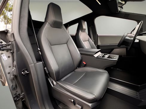 Used 2024 Tesla Cybertruck AWD Crew Cab image 25