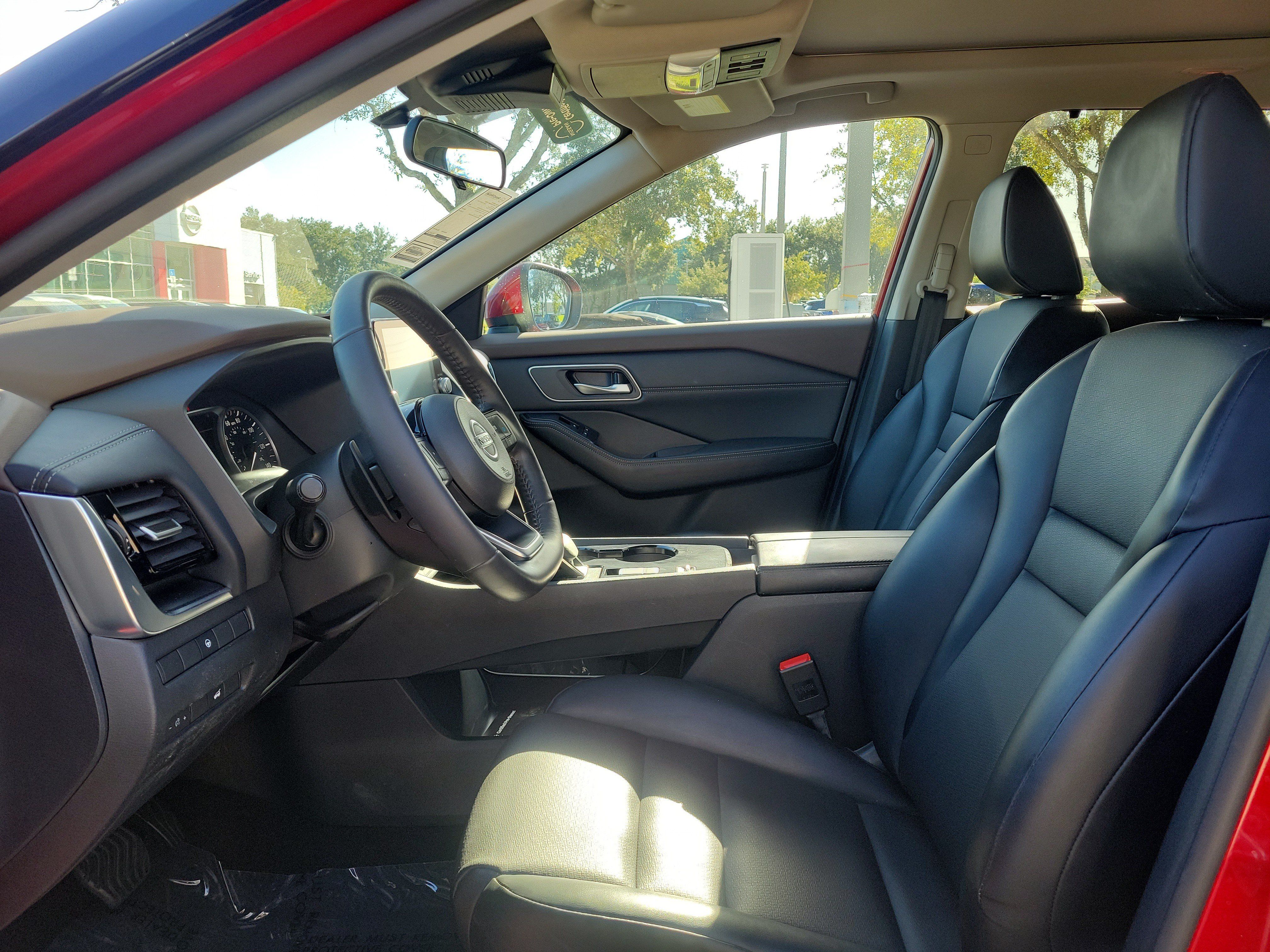 Certified 2021 Nissan Rogue SV w/ Premium Package FWD image 13