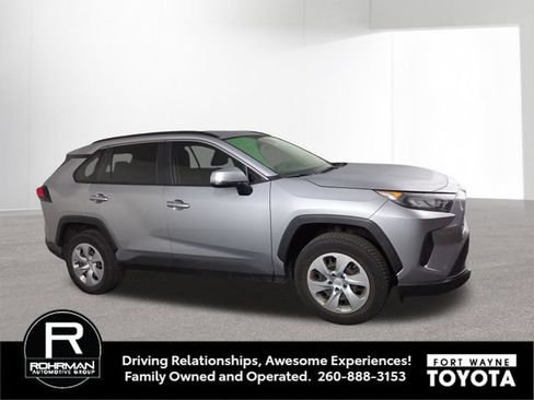 Used 2019 Toyota RAV4 LE w/ Carpet Mat Package AWD/4WD image 5