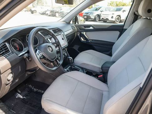 Used 2020 Volkswagen Tiguan SE w/ Panoramic Sunroof Package FWD image 16
