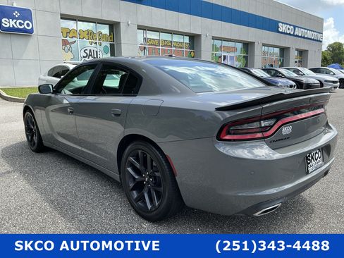 Used 2019 Dodge Charger SXT w/ Plus Group RWD image 3