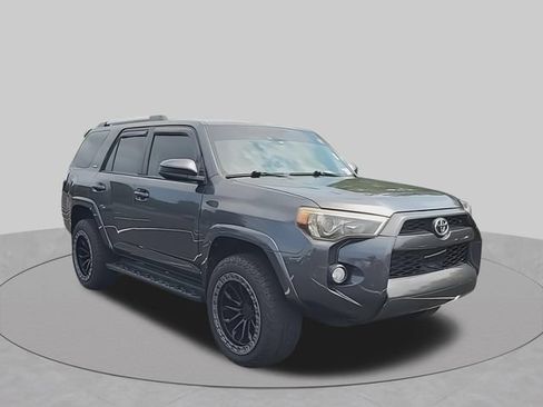 Used 2020 Toyota 4Runner SR5 AWD/4WD image 2