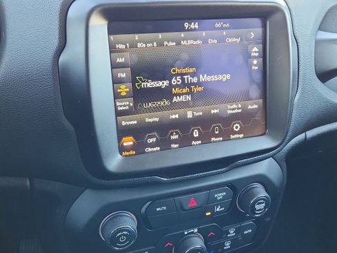 Used 2023 Jeep Renegade Trailhawk image 19