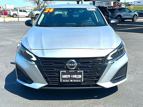 Used 2024 Nissan Altima 2.5 SV FWD image 11