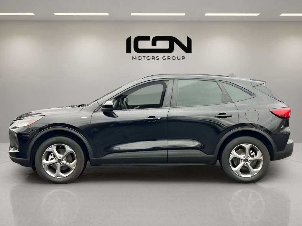 Used 2025 Ford Escape ST-Line Select AWD/4WD image 2