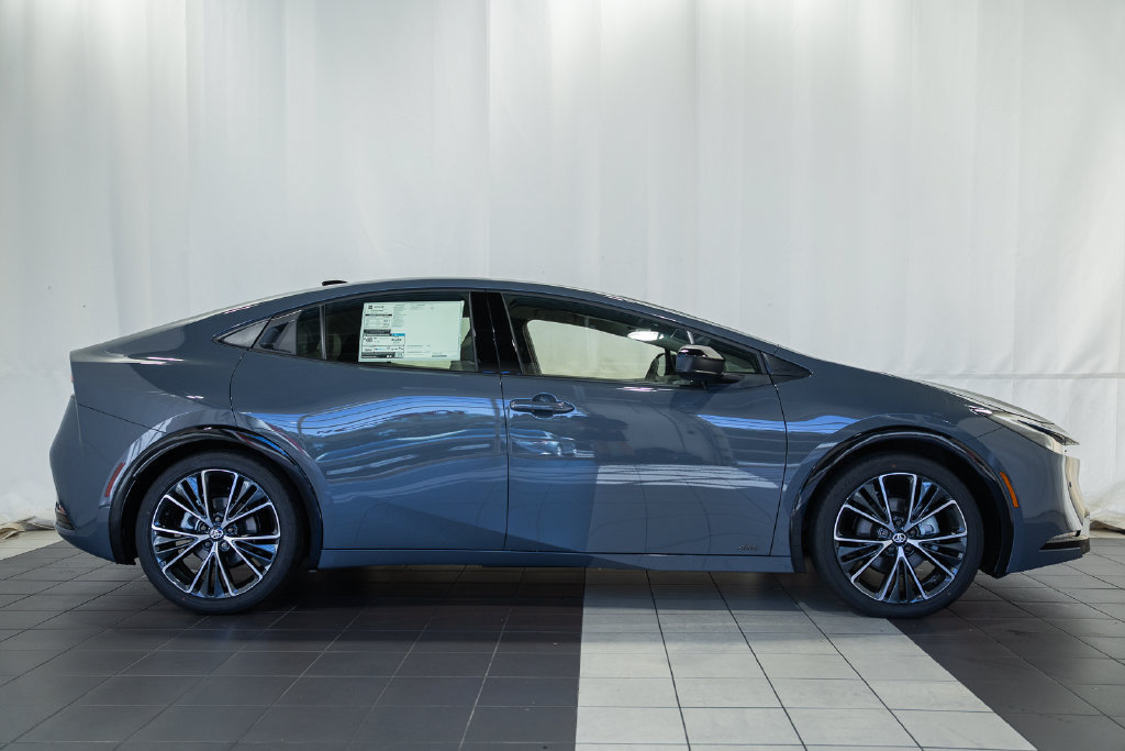 New 2027 Toyota Prius XLE AWD/4WD image 3