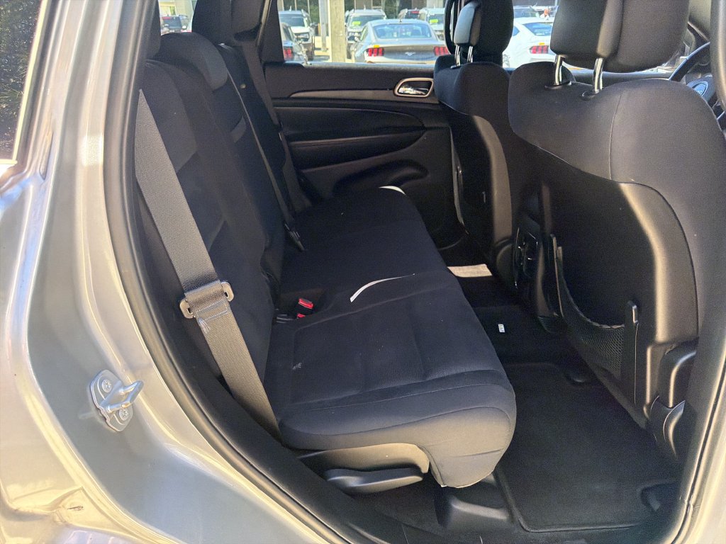 Used 2017 Jeep Grand Cherokee Laredo w/ Quick Order Package 2BE RWD image 29