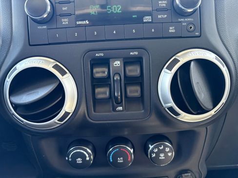 Certified 2017 Jeep Wrangler Unlimited Sahara w/ Connectivity Group image 23