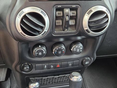 Used 2012 Jeep Wrangler Unlimited Sahara w/ Connectivity Group AWD/4WD image 24