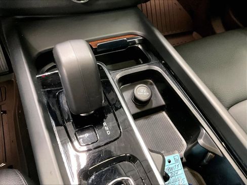 Used 2024 Volvo XC60 B5 Plus image 40