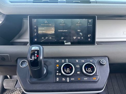 Used 2022 Land Rover Defender 110 X-Dynamic SE AWD/4WD image 17