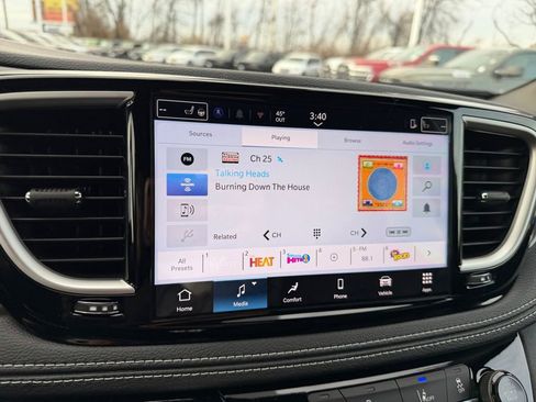 New 2026 Chrysler Pacifica Select FWD image 19