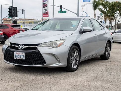 Used 2016 Toyota Camry SE FWD image 5
