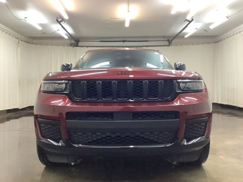 Used 2023 Jeep Grand Cherokee L Laredo AWD/4WD image 11
