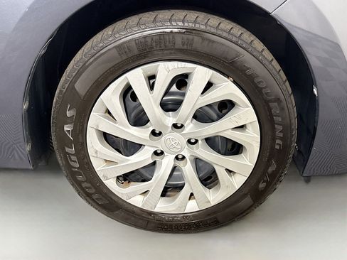 Used 2018 Toyota Corolla LE image 31