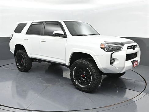 Certified 2024 Toyota 4Runner SR5 Premium w/ Moonroof Package AWD/4WD image 2