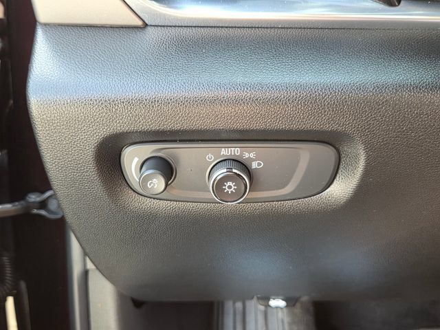 Used 2023 Chevrolet Traverse LT FWD image 31
