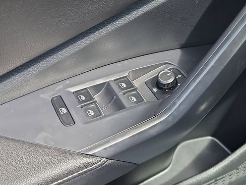 Used 2024 Volkswagen Jetta SE FWD image 11