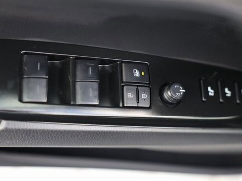 Used 2025 Toyota Camry XLE image 13