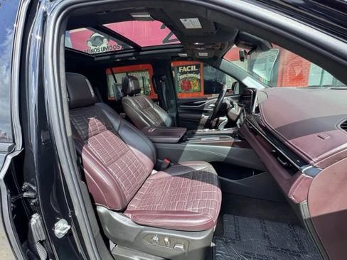 Used 2022 Cadillac Escalade Sport Platinum w/ LPO, ONYX Package AWD/4WD image 18