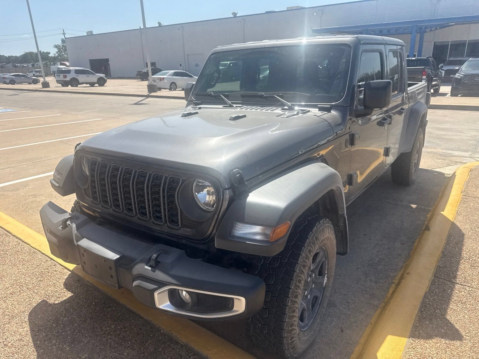 Used 2026 Jeep Gladiator Sport AWD/4WD image 3