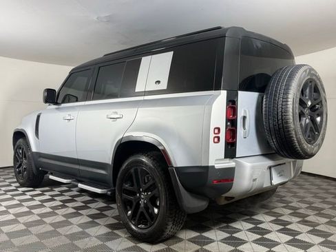 Used 2023 Land Rover Defender 110 SE image 4