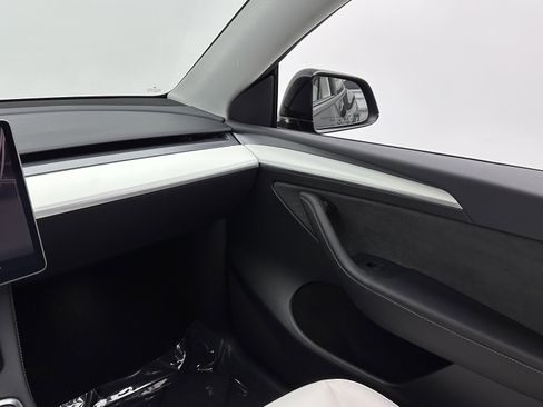 Used 2023 Tesla Model Y Long Range image 27