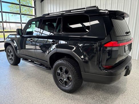 Used 2024 Lexus GX 550 AWD/4WD image 2