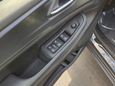 Used 2023 Jeep Grand Cherokee Altitude AWD/4WD image 13