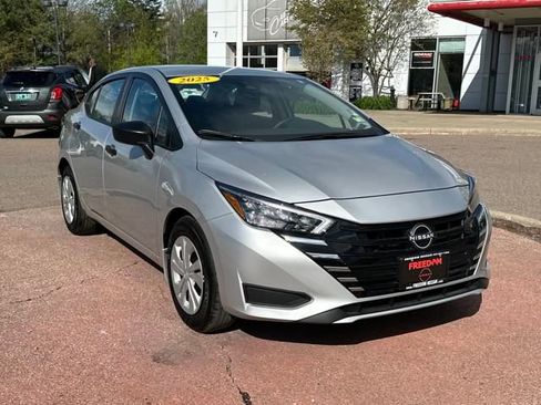 Used 2025 Nissan Versa S w/ Trunk Package image 7