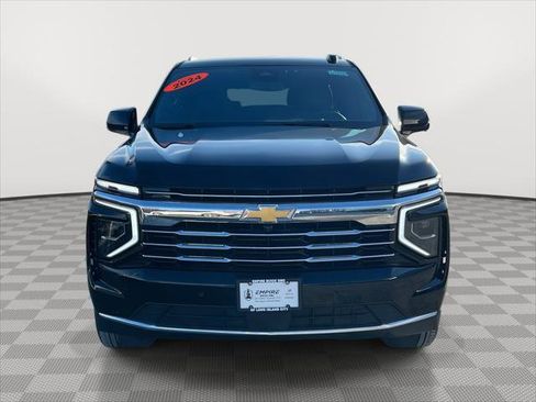 Used 2025 Chevrolet Suburban LT image 2