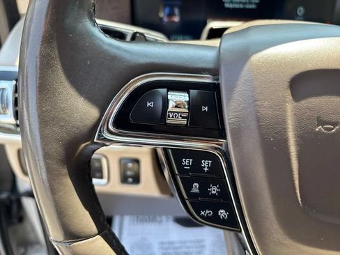 Used 2022 Lincoln Navigator Reserve AWD/4WD image 19
