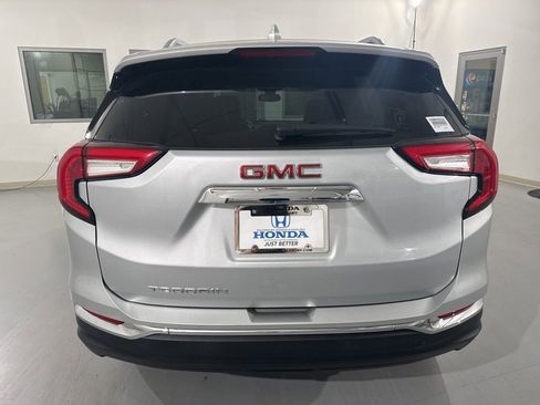 Used 2022 GMC Terrain SLT FWD image 8