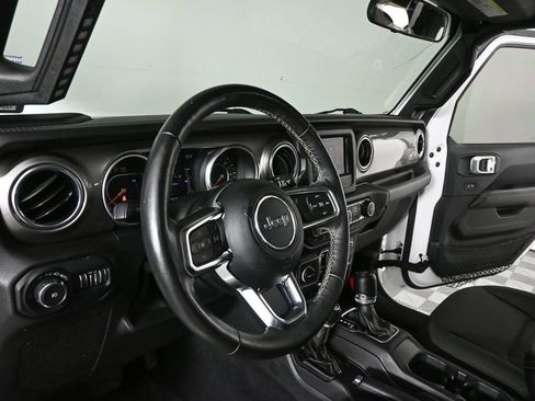 Used 2018 Jeep Wrangler Unlimited Sahara AWD/4WD image 6