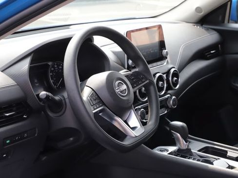 Used 2025 Nissan Sentra SV FWD image 10