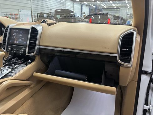 Used 2017 Porsche Cayenne Platinum Edition image 32