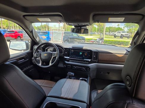 Used 2023 Chevrolet Silverado 1500 High Country w/ Z71 Off-Road Package image 32