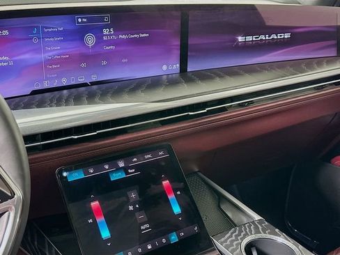 Used 2025 Cadillac Escalade ESV Premium Luxury w/ Touring Package image 16