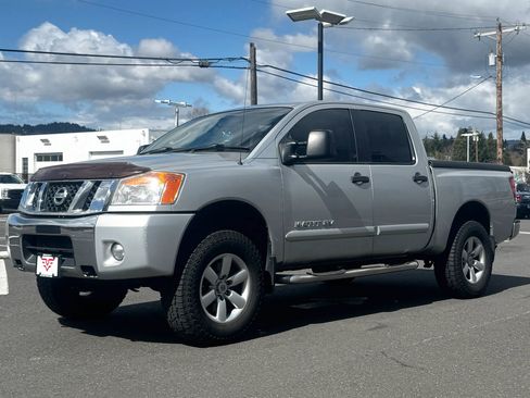 Used 2008 Nissan Titan SE image 2